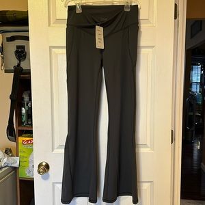 NWT Fabletics flare high-waisted crossover leggings - size L/10